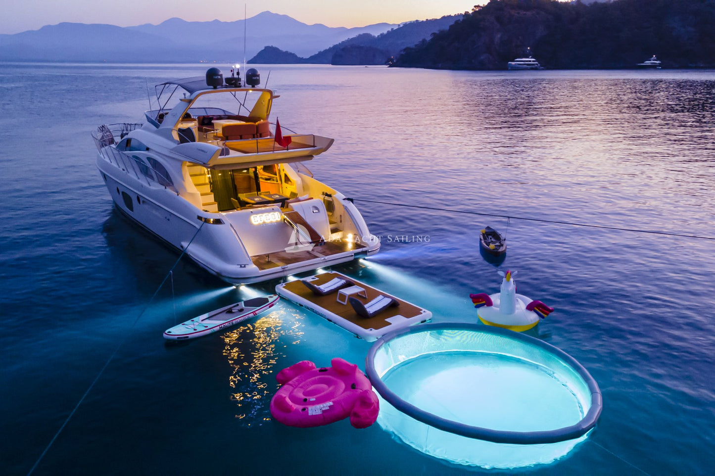 Floating Pool Yacht and Boat Back Pool Model - Circle