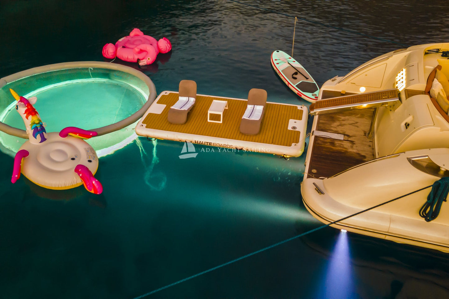 Floating Pool Yacht and Boat Back Pool Model - Circle