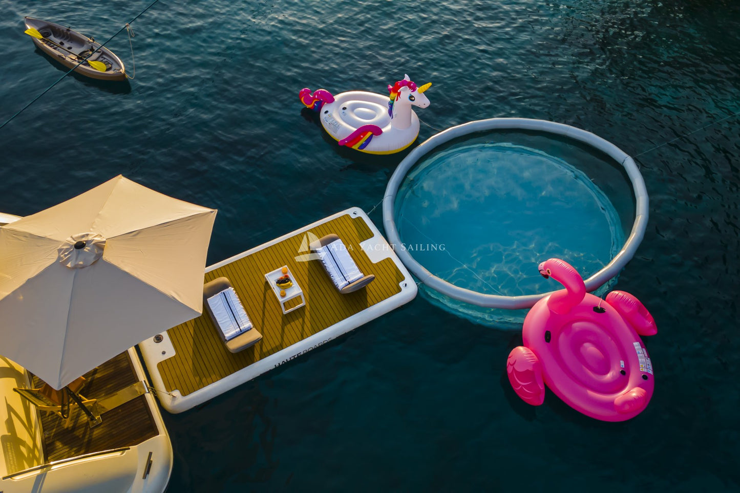 Floating Pool Yacht and Boat Back Pool Model - Circle