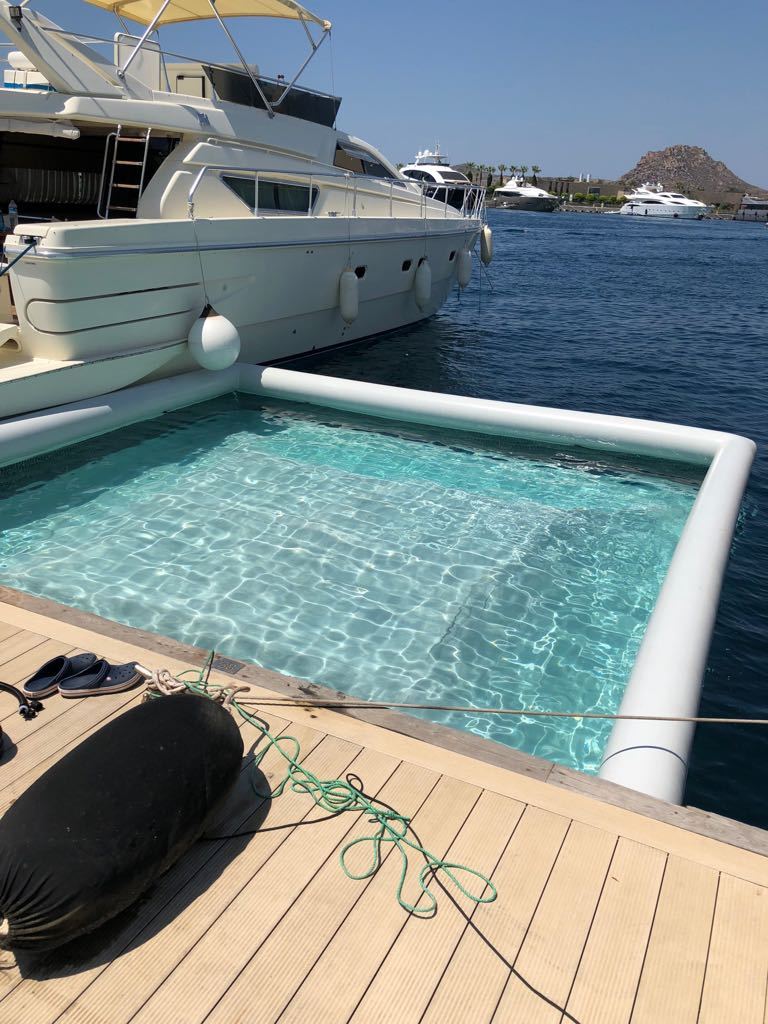 Floating Pool Yacht and Boat Back Pool Model - Square