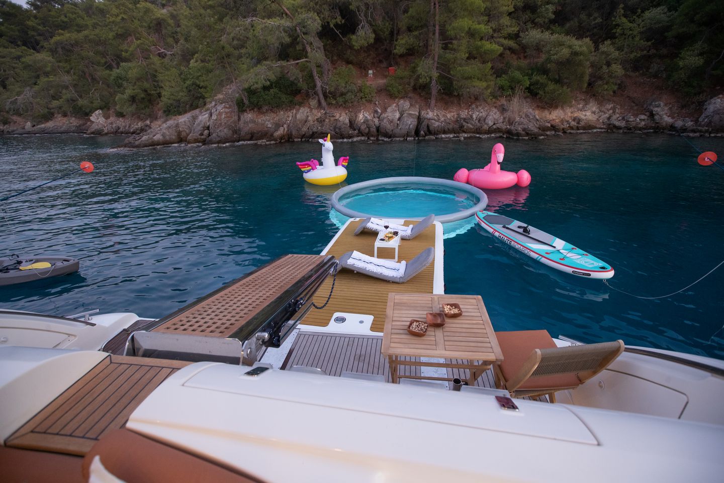 Floating Pool Yacht and Boat Back Pool Model - Circle