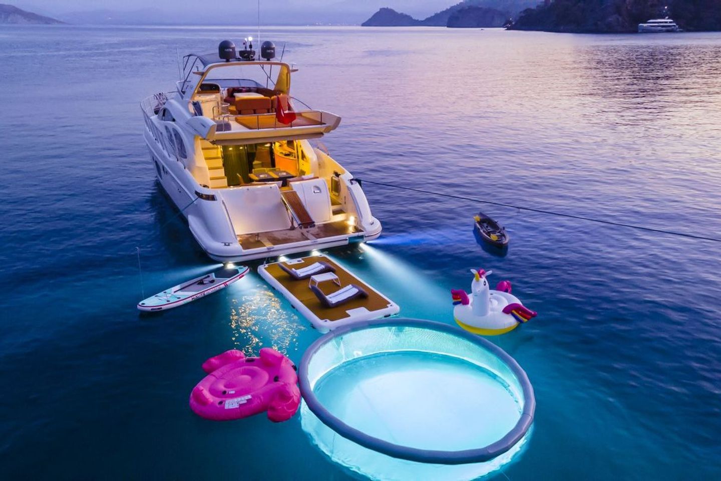 Floating Pool Yacht and Boat Back Pool Model - Circle